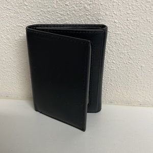 Bosca Men's Trifold Wallet Color: Black New without tags
